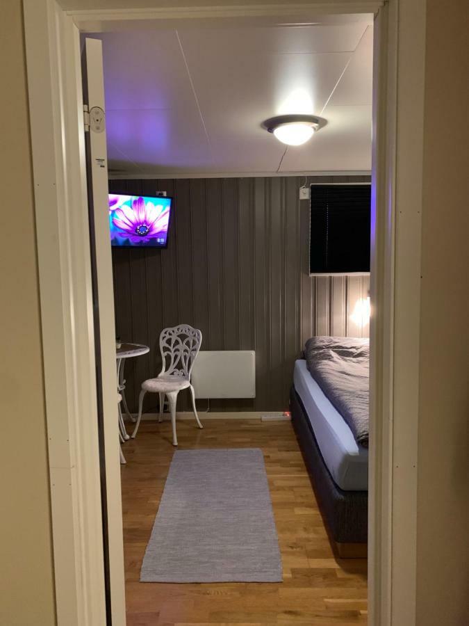 Cozy & Private Room In The Middle Of Lofoten Leknes Exterior photo